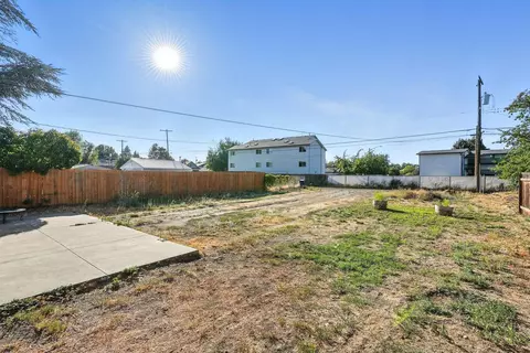 Exterior - 2113 E Marshall Ave, Spokane, WA 99207 photo 5 of 7