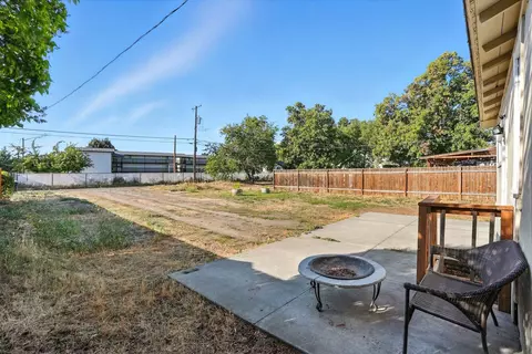 Exterior - 2113 E Marshall Ave, Spokane, WA 99207 photo 4 of 7