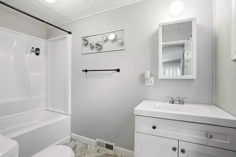 Bath - 2113 E Marshall Ave, Spokane, WA 99207 photo 1 of 2