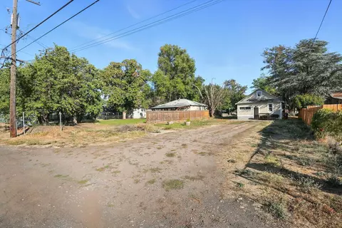 Exterior - 2113 E Marshall Ave, Spokane, WA 99207 photo 7 of 7