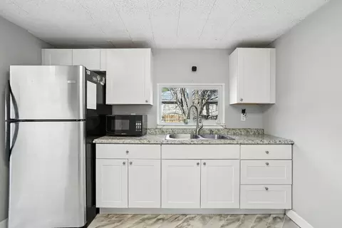 Kitchen - 2113 E Marshall Ave, Spokane, WA 99207 photo 2 of 2