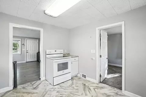Entry Way - 2113 E Marshall Ave, Spokane, WA 99207 photo 1 of 3