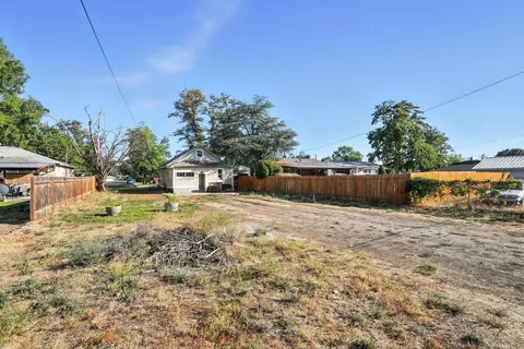 Exterior - 2113 E Marshall Ave, Spokane, WA 99207 photo 6 of 7