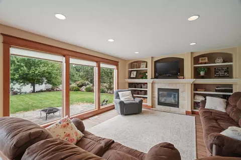 Living - 813 E Westcrest Rd, Colbert, WA 99005 photo 2 of 3