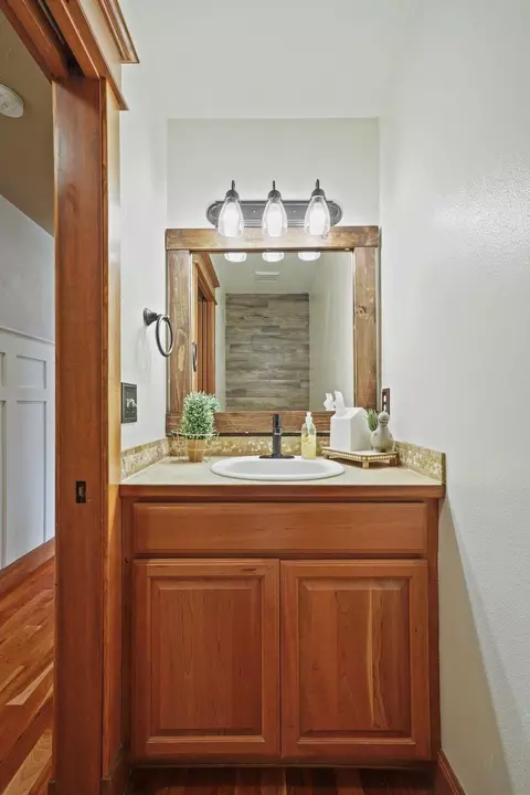 Bath - 813 E Westcrest Rd, Colbert, WA 99005 photo 1 of 6