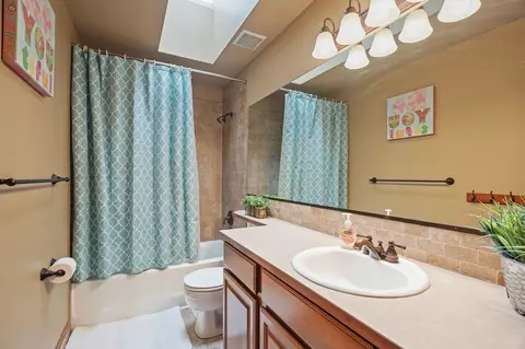 Bath - 813 E Westcrest Rd, Colbert, WA 99005 photo 5 of 6