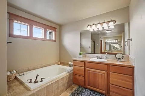 Bath - 813 E Westcrest Rd, Colbert, WA 99005 photo 4 of 6