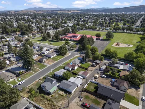 1518 E Sanson Ave, Spokane, WA 99207 photo 33