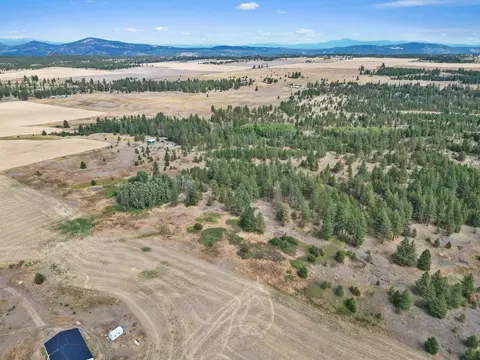 228 W Nn W Four Mound Rd, Nine Mile Falls, WA 99026
