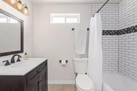 Bath - 2018 E 5th Ave, Spokane, WA 99202 photo 3 of 4