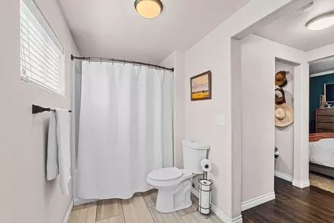 Bath - 2018 E 5th Ave, Spokane, WA 99202 photo 2 of 4