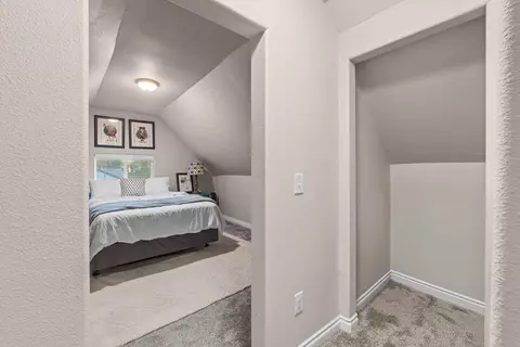Entry Way - 2018 E 5th Ave, Spokane, WA 99202 photo 6 of 7