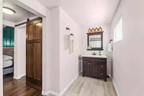 Bath - 2018 E 5th Ave, Spokane, WA 99202 photo 1 of 4