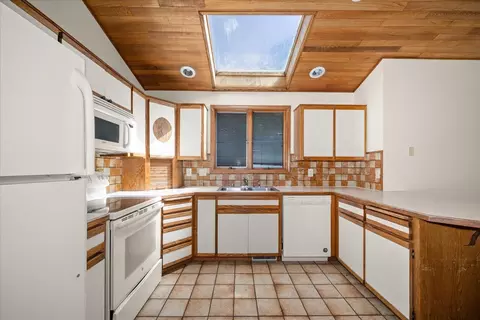 Kitchen - 11910 E 33rd Ave, Spokane, WA 99206 photo 3 of 3