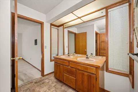 Bath - 11910 E 33rd Ave, Spokane, WA 99206 photo 3 of 5