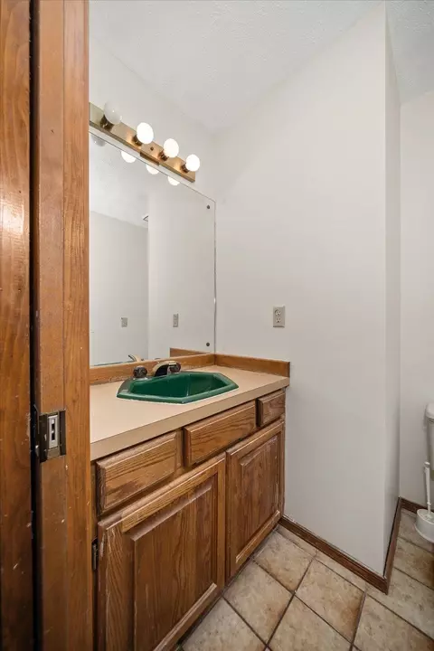 Bath - 11910 E 33rd Ave, Spokane, WA 99206 photo 1 of 5