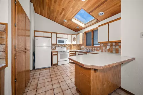 Kitchen - 11910 E 33rd Ave, Spokane, WA 99206 photo 2 of 3