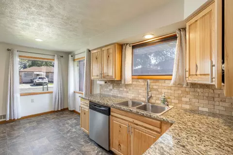 310 E Walton Ave, Spokane, WA 99207 photo 6