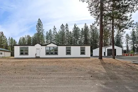 8722 N River Rock Ln, Nine Mile Falls, WA 99026