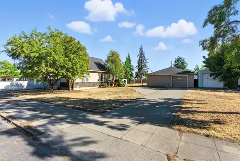 Exterior - 2934 E Joseph St, Spokane, WA 99207 photo 3 of 11