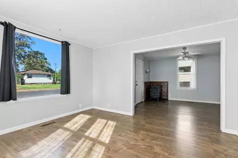 Living - 2934 E Joseph St, Spokane, WA 99207 photo 5 of 8