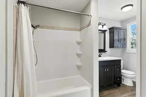 Bath - 2934 E Joseph St, Spokane, WA 99207 photo 1 of 2