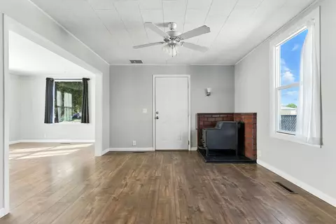 Living - 2934 E Joseph St, Spokane, WA 99207 photo 2 of 8