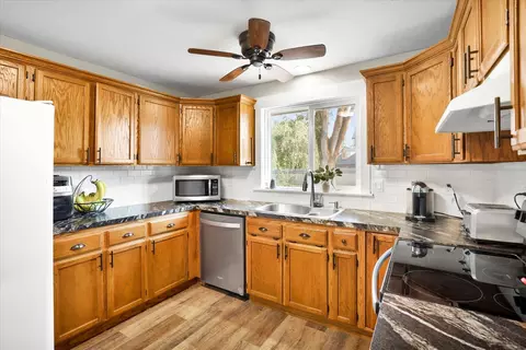 Kitchen - 2202 E 50th Ave, Spokane, WA 99223 photo 3 of 3