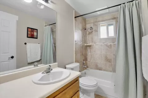 Bath - 2202 E 50th Ave, Spokane, WA 99223 photo 3 of 3