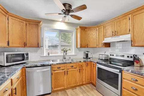 Kitchen - 2202 E 50th Ave, Spokane, WA 99223 photo 2 of 3