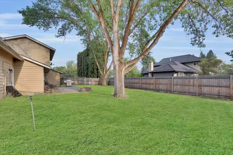 Exterior - 2202 E 50th Ave, Spokane, WA 99223 photo 4 of 9