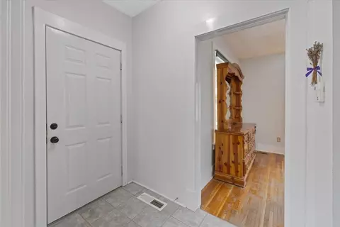 Entry Way - 1218 E 16th Ave, Spokane, WA 99203 photo 1 of 4