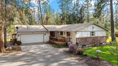 16418 N Sunnyvale Dr, Nine Mile Falls, WA 99026