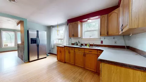 Kitchen - 11722 E Valleyway Ave, Spokane Valley, WA 99206 photo 3 of 4
