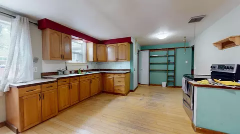 Kitchen - 11722 E Valleyway Ave, Spokane Valley, WA 99206 photo 2 of 4