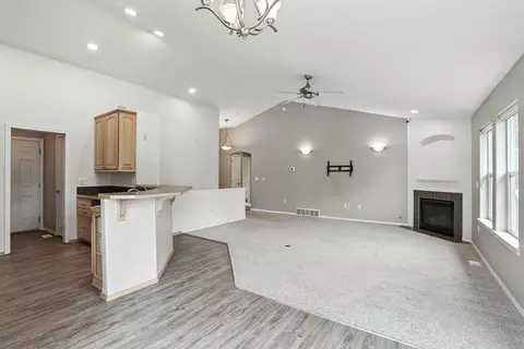 Living - 1605 E 17th Ave, Spokane, WA 99203 photo 6 of 10