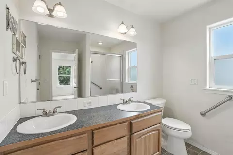 Bath - 1605 E 17th Ave, Spokane, WA 99203 photo 1 of 4