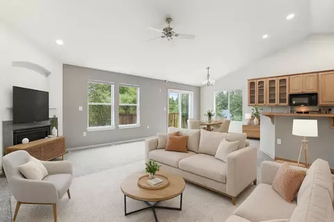Living - 1605 E 17th Ave, Spokane, WA 99203 photo 1 of 10