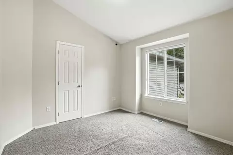 Bedroom - 1605 E 17th Ave, Spokane, WA 99203 photo 8 of 9
