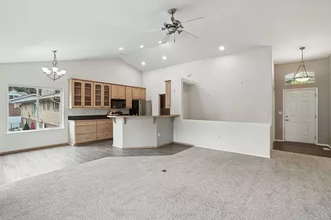 Living - 1605 E 17th Ave, Spokane, WA 99203 photo 5 of 10
