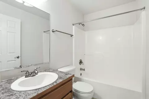 Bath - 1605 E 17th Ave, Spokane, WA 99203 photo 2 of 4