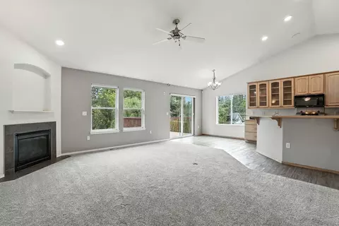 Living - 1605 E 17th Ave, Spokane, WA 99203 photo 7 of 10