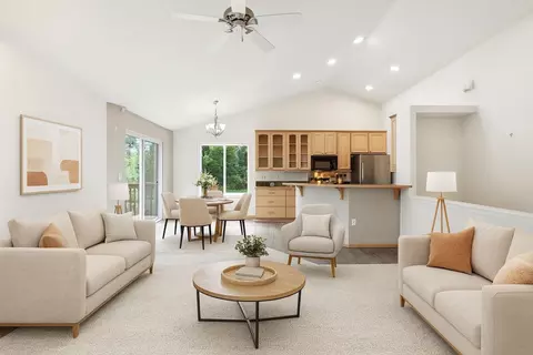Living - 1605 E 17th Ave, Spokane, WA 99203 photo 2 of 10