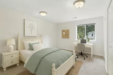 Bedroom - 1605 E 17th Ave, Spokane, WA 99203 photo 4 of 9