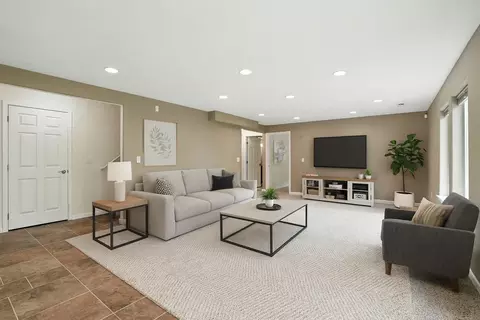 Living - 1605 E 17th Ave, Spokane, WA 99203 photo 3 of 10