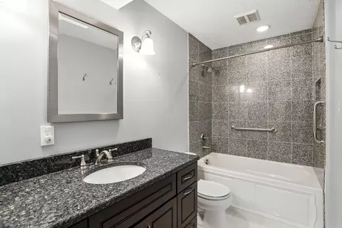 Bath - 1605 E 17th Ave, Spokane, WA 99203 photo 3 of 4