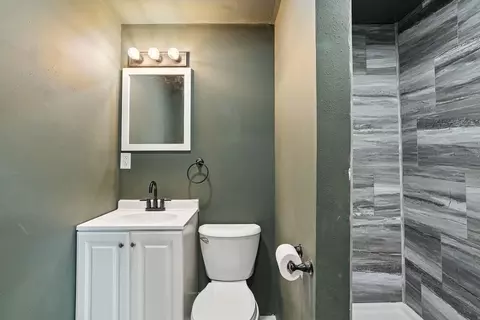 Bath - 3222 E 35th Ave, Spokane, WA 99223 photo 2 of 3