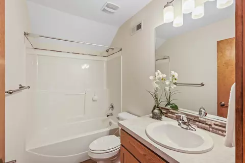 Bath - 9516 E Hoffman Ln, Spokane, WA 99206 photo 3 of 3