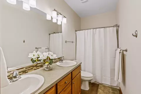 Bath - 9516 E Hoffman Ln, Spokane, WA 99206 photo 1 of 3
