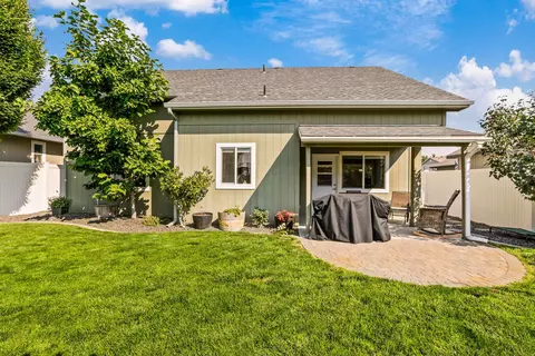 Exterior - 9516 E Hoffman Ln, Spokane, WA 99206 photo 4 of 5